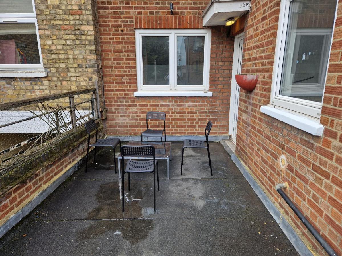 Finchley Holidays Whetstone Extérieur photo