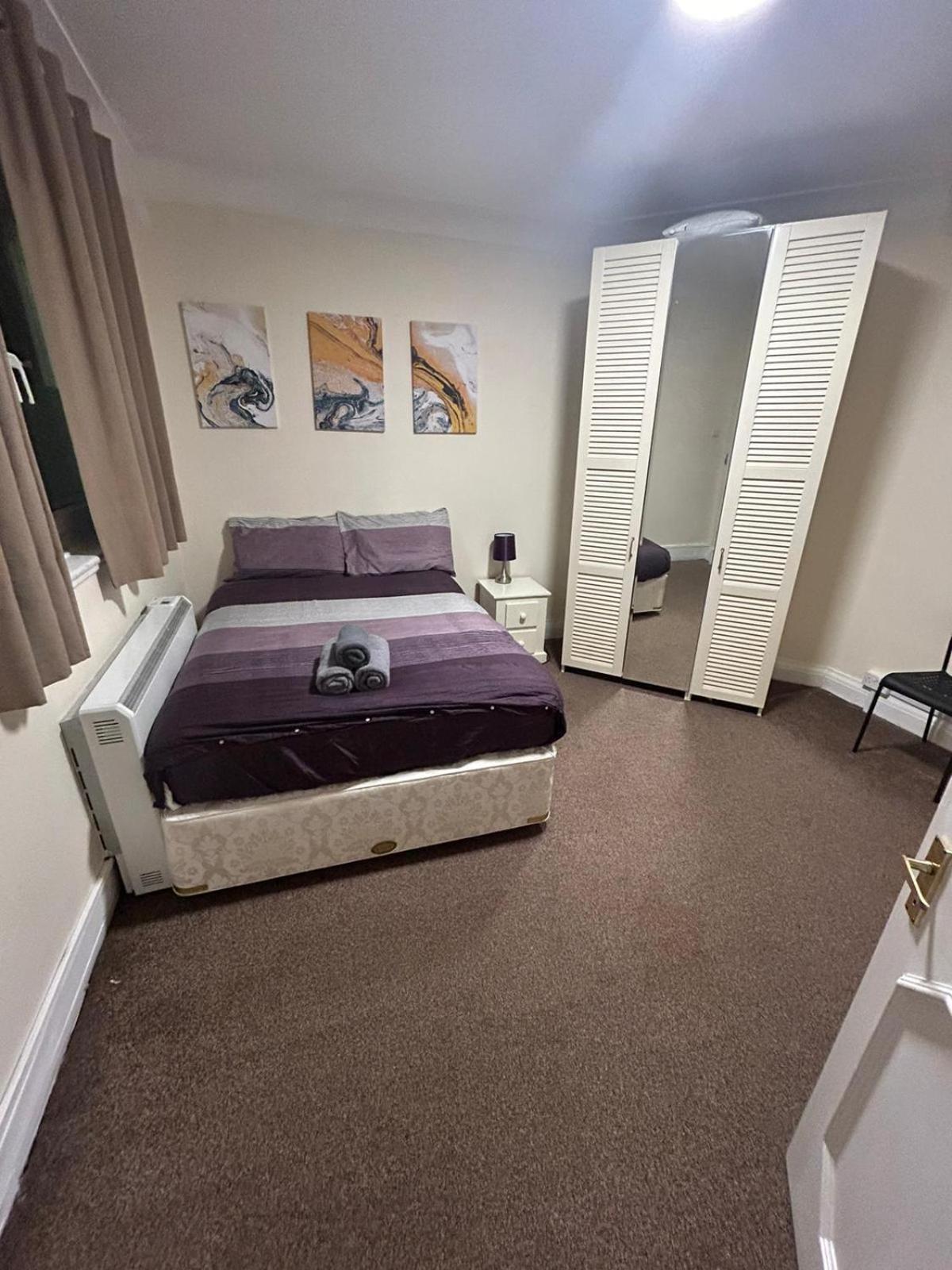 Finchley Holidays Whetstone Extérieur photo