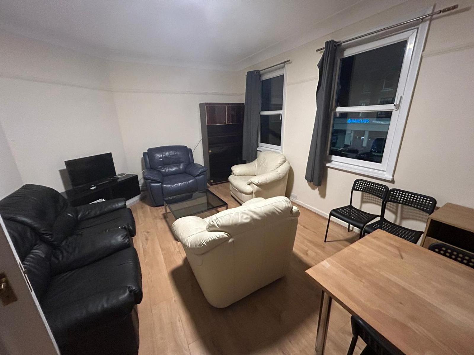 Finchley Holidays Whetstone Extérieur photo